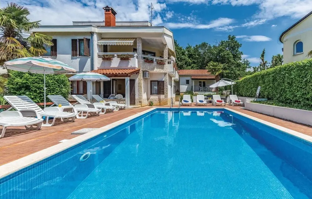 Beautiful Home in Porec With Wifi and 2 Bedrooms