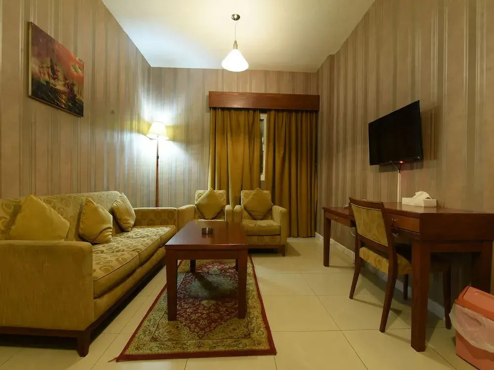 OYO 274 California Suites