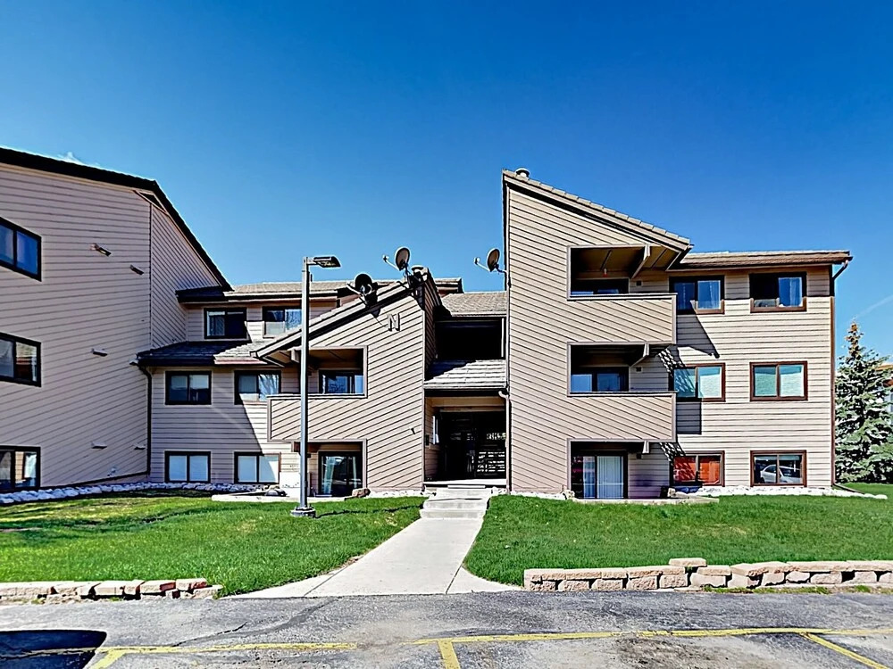Luxurious Getaway Near Beaver Creek: Sleek Updates 2 Bedroom Condo