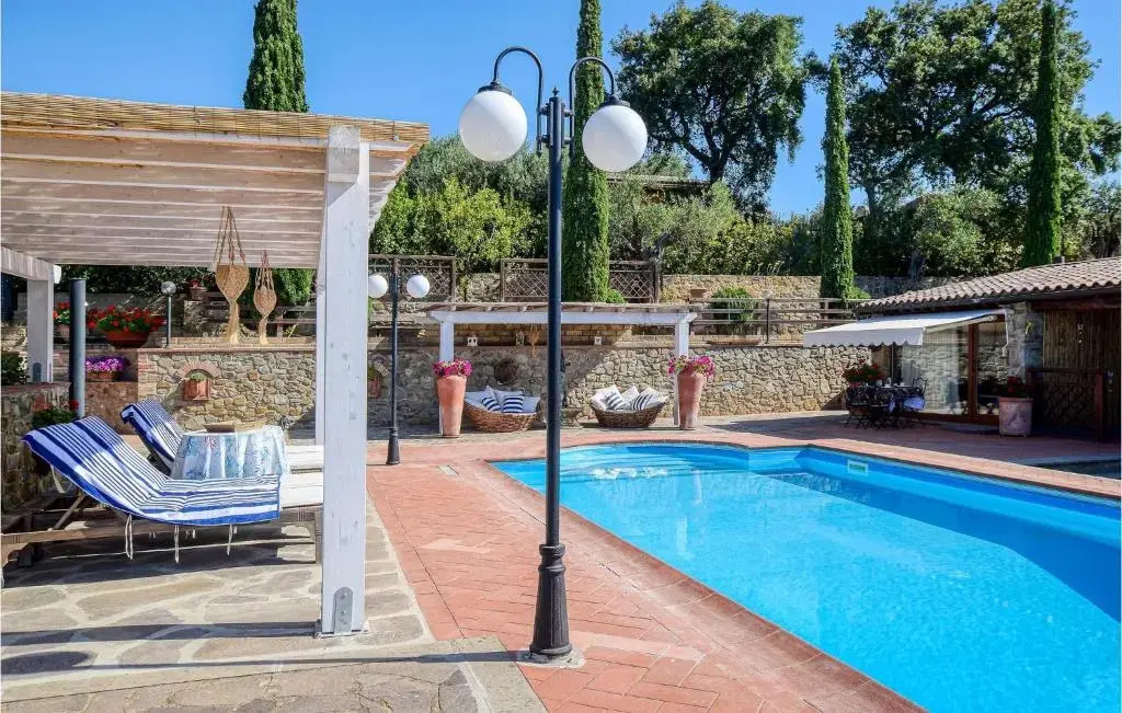 Lovely Home In Castiglione Della Pesc