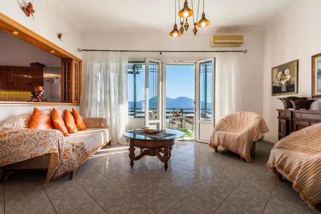 Melisses Sea View House & Studio