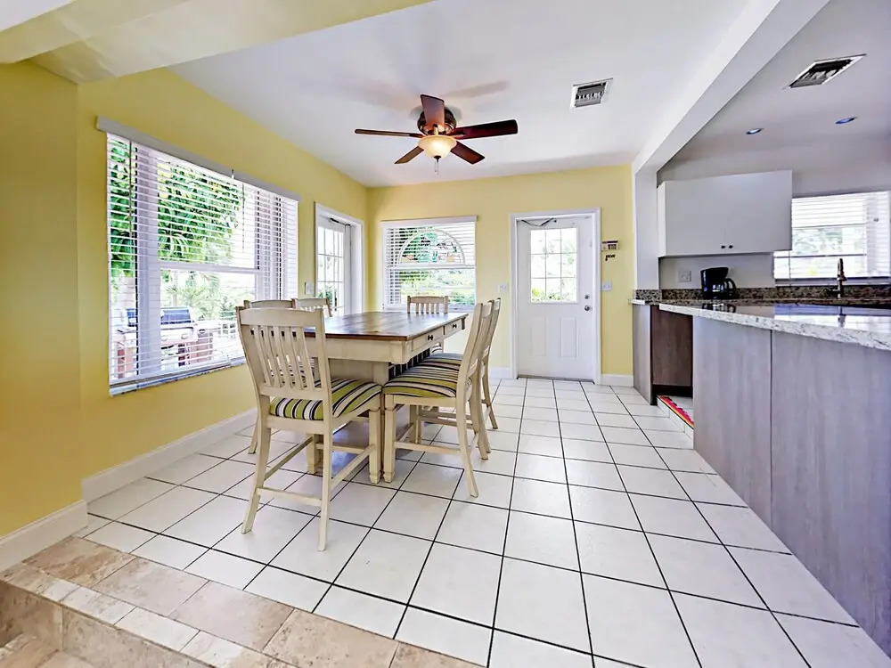 353 Barry Home 6 Bedrooms 4.5 Bathrooms Home