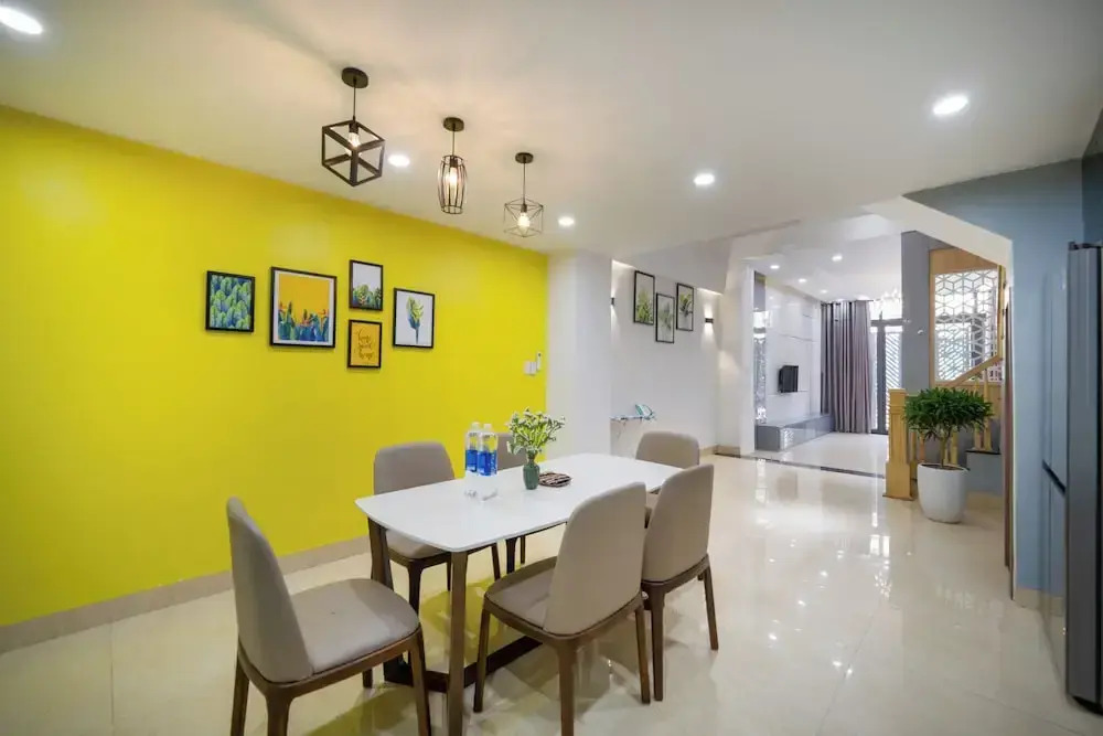 N to M House