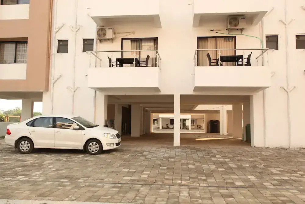 Saburi Service Apartments