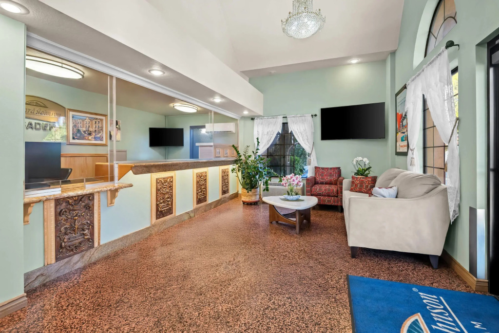 Howard Johnson by Wyndham Pasadena