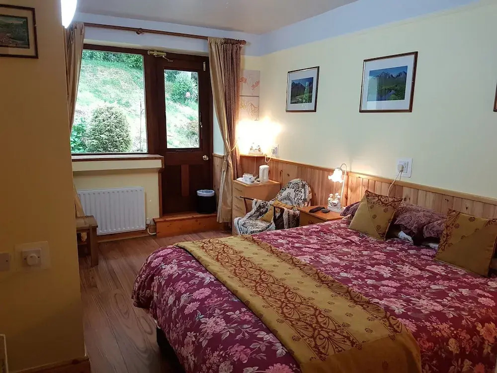 Kylemore Pass Hotel