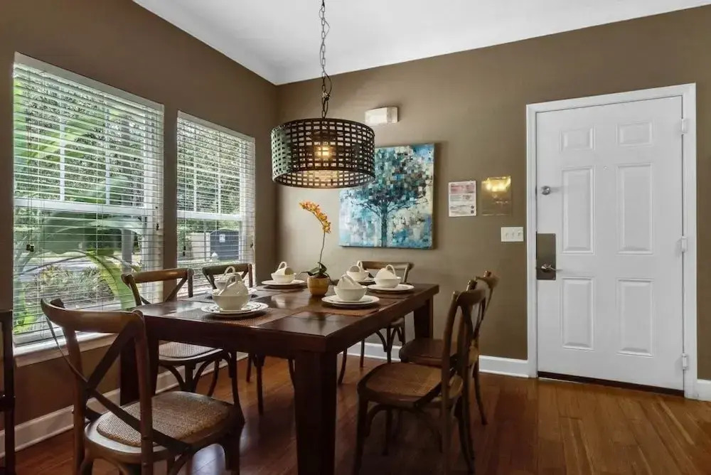 Amazing 4 Bedrooms Townhome 2402