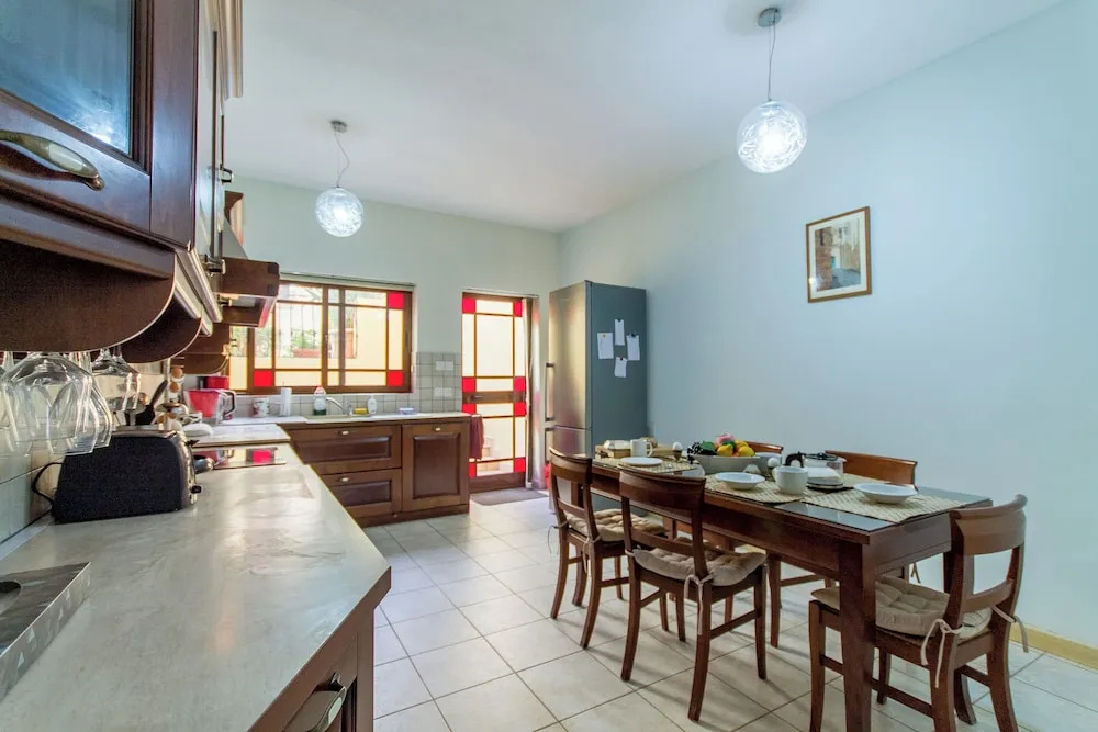 Well Located Townhouse & Courtyard Kalka