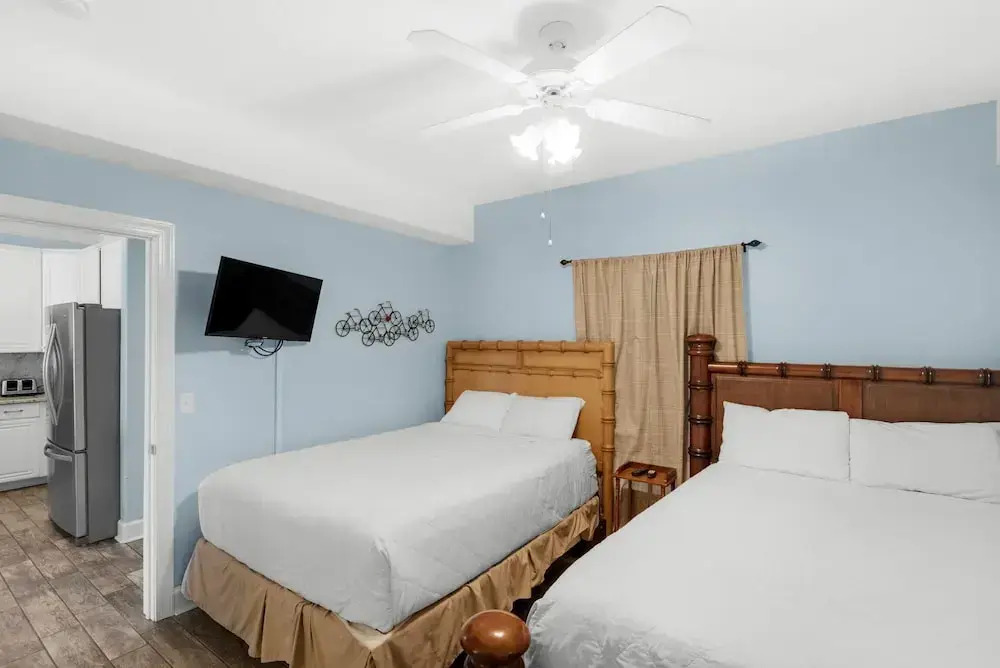 Twin Palms 402