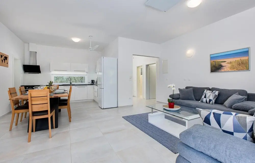 Stunning Home In Zestilac
