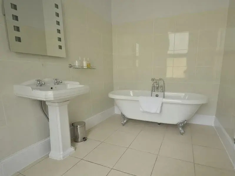 Eversley Hotel