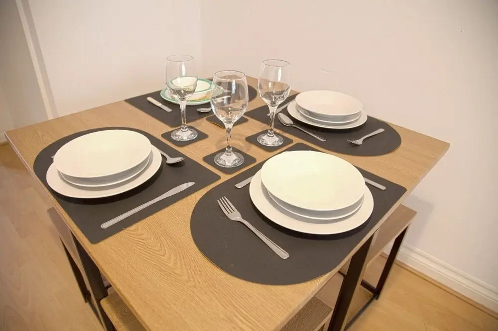 Lovely 2-BR Holiday Flat - Free Parking