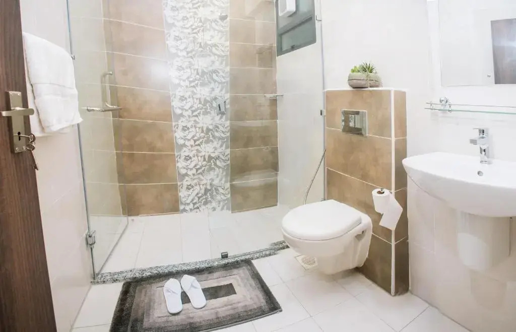 SILVERSTONE APARTMENTS -Modern Living 1 BR NEAR YAYA - GYM&POOL