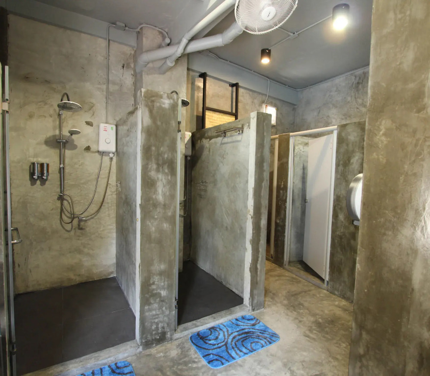ThongLor Travellers Hostel and Cafe