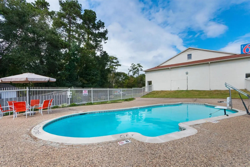 Motel 6-Livingston, TX