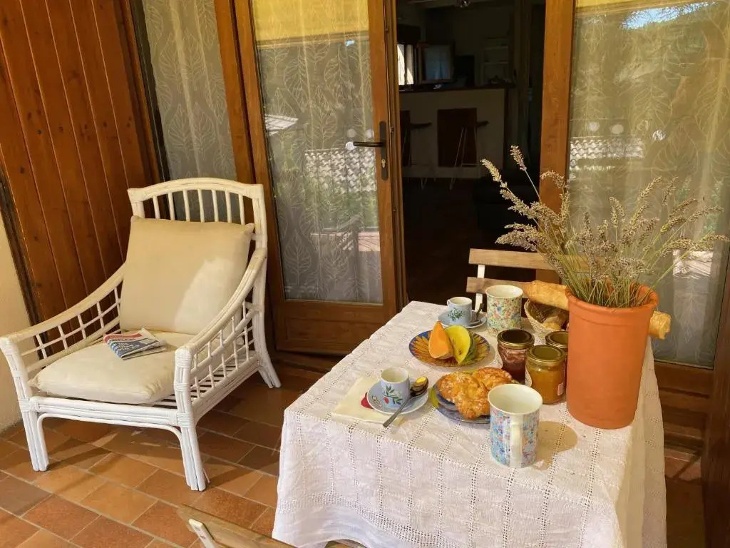 Jolie maison de village, à 2 min à pied du lac dEsparron de Verdon