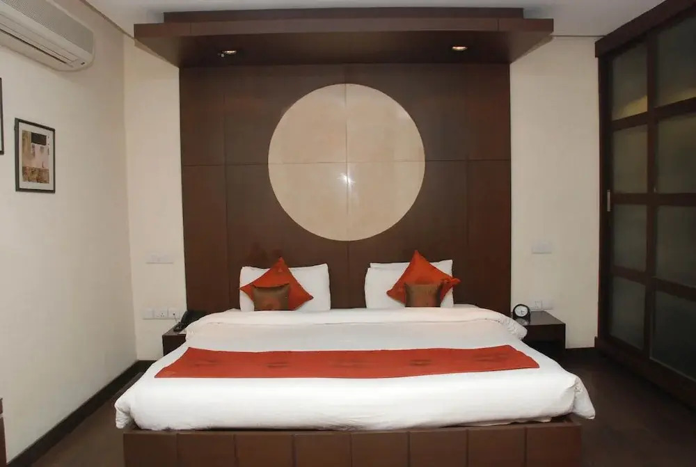 Apartment 52