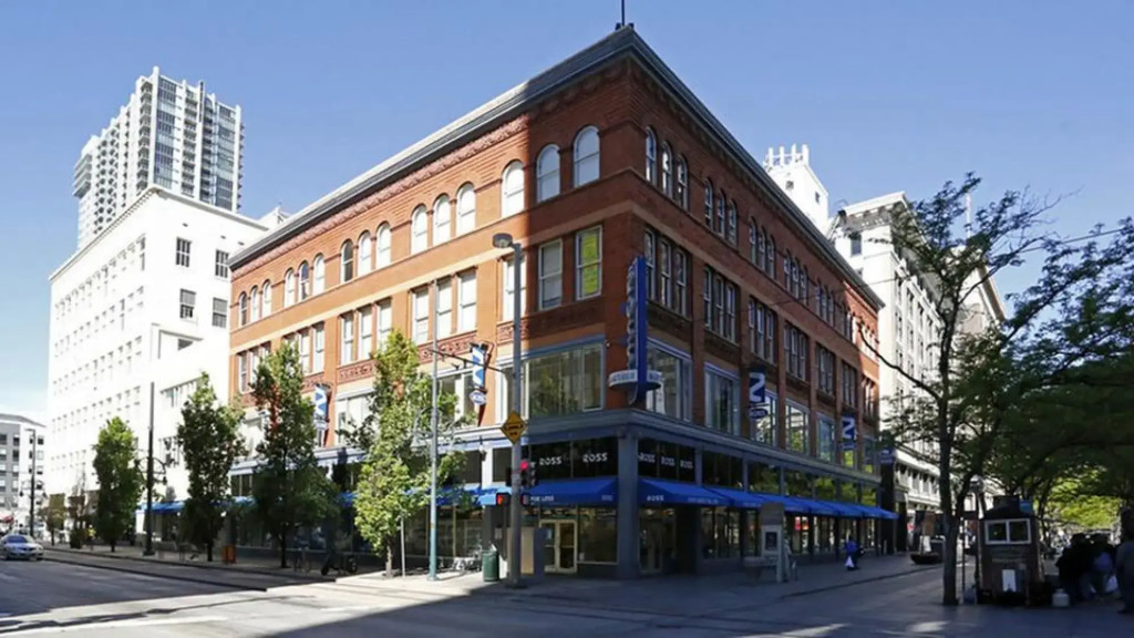 Downtown Denver 2BR Apartment | Open Plan