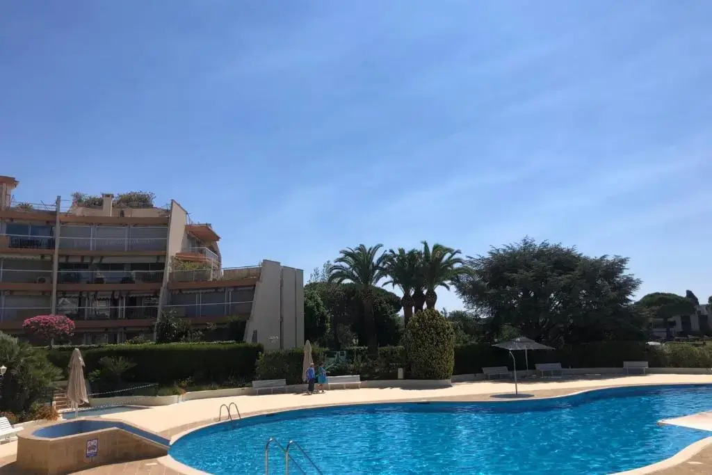 Nice 57 M In A Quiet Residence With Pool