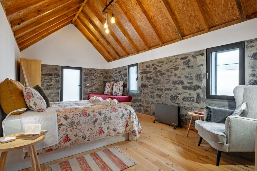 N T House by Homie in Porto Moniz