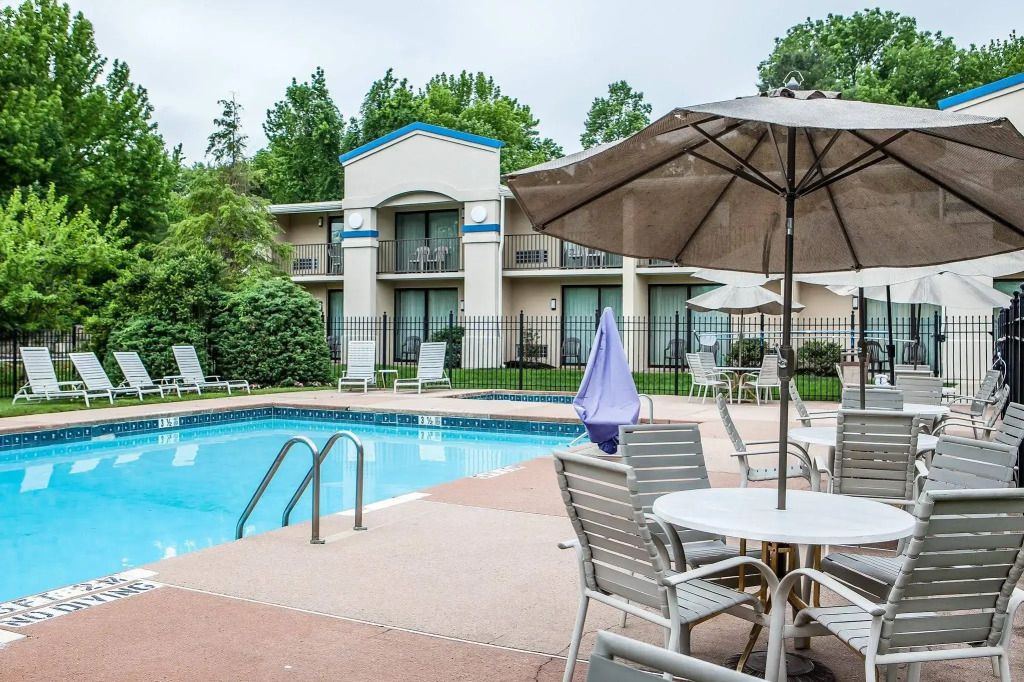 The Hub Middletown Red Bank- Best Western Signature Collection