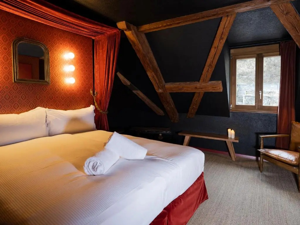 Peanut Medieval Lodge