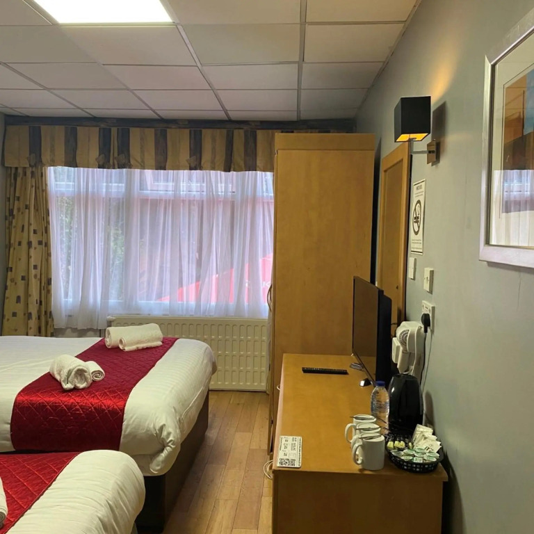 Whites Hotel