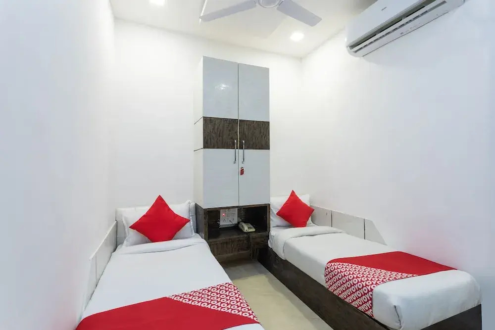OYO 22688 Hotel Shivrattan