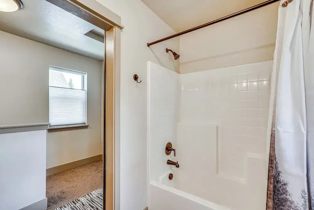 Charming Donnelly Home - 1 Mi to Lake Cascade!