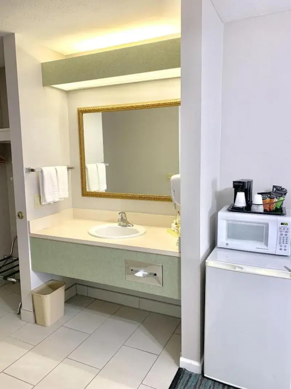 BridgePointe Inn & Suites by BPhotels, Lincoln I-80 & 27th St