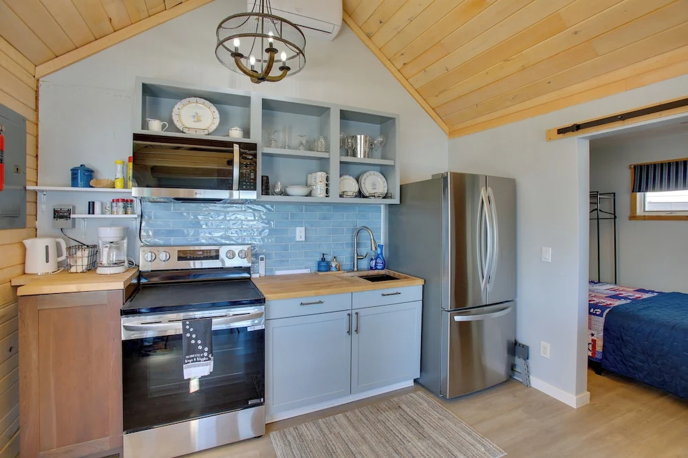 Beach Access & Dock: Little Traverse Lake Cottage!