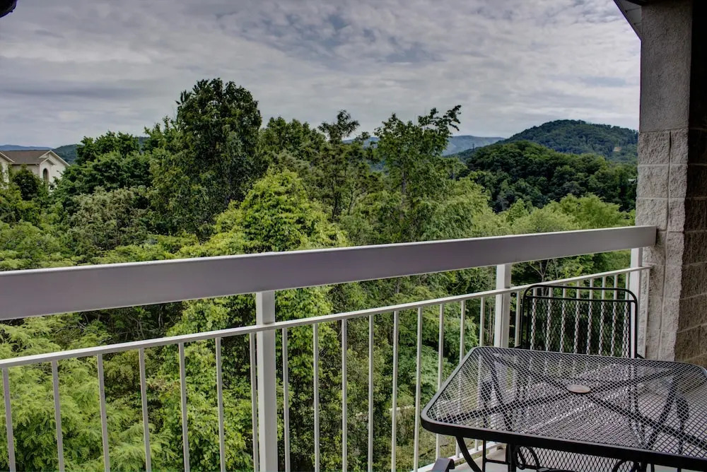 Whispering Pines 352hc