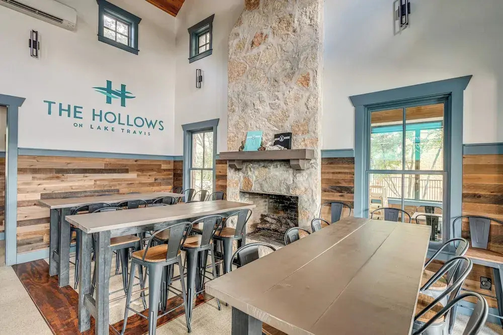Scenic View! Lake Travis Cabin Near Wedding Venues