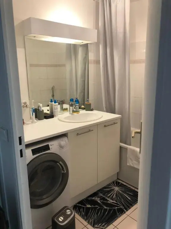 Chambre dans appartement avec vue sur le port