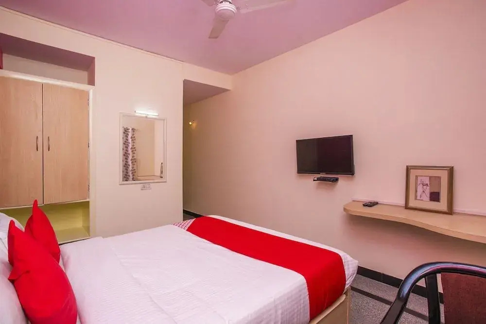 OYO 25036 Suraksha Residency