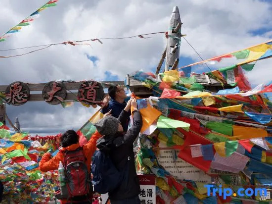 Tibetan-style Courtyard Hotel
