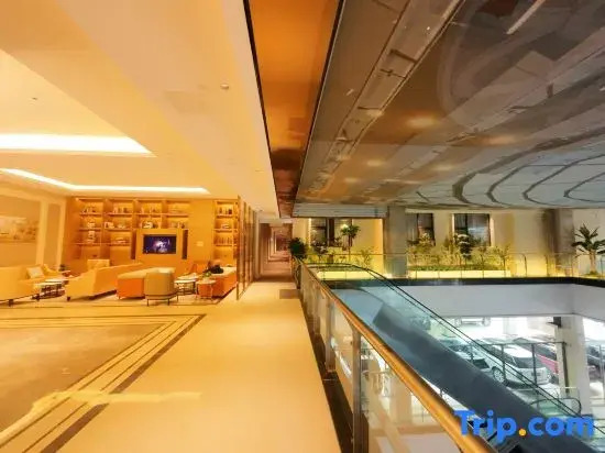 Vienna Hotel (Auto Expo Center Jintong Road Metro Station)