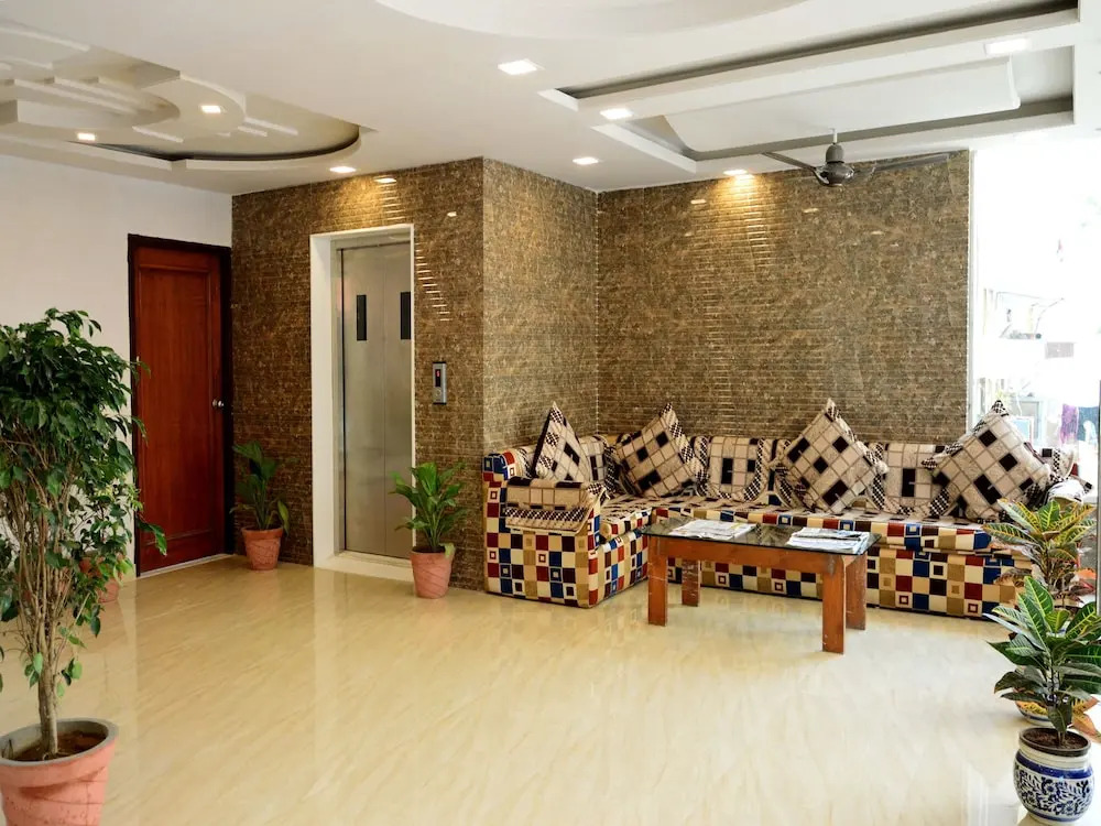 OYO 4605 Hotel Aakarsh