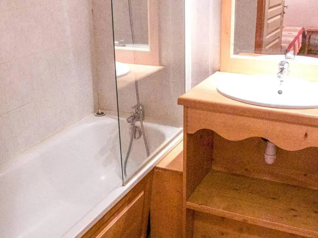 Appartement Les Orres, 2 pièces, 6 personnes - FR-1-322-330