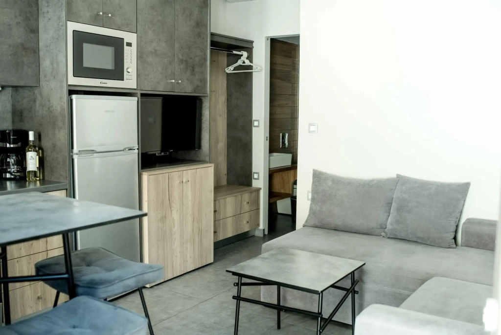 Makis Suite in the city