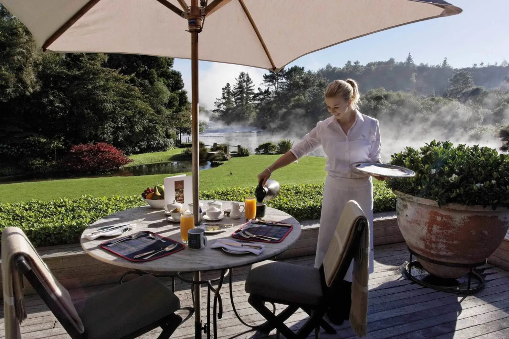 Huka Lodge, Beckons