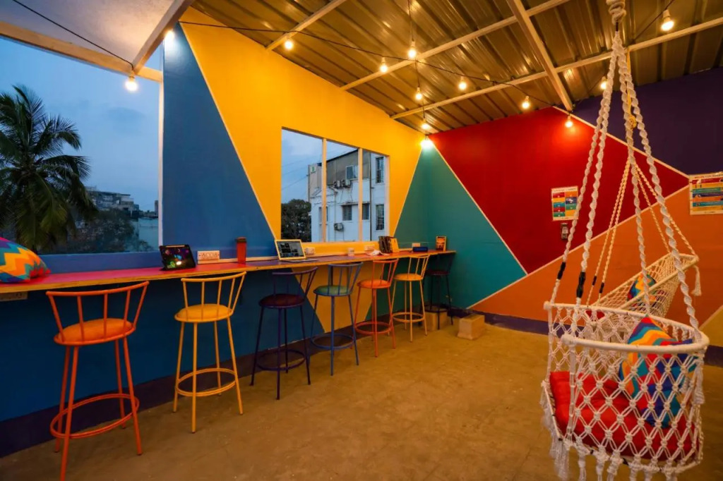 goSTOPS Bengaluru, Gandhi Nagar Majestic - Private Rooms & Dorms