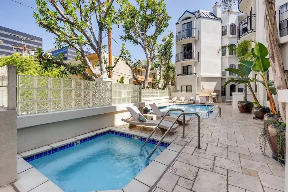 Awesome Beverly Hills A+ Penthouse Unit Across From Cedars Sinai! (BW-5)