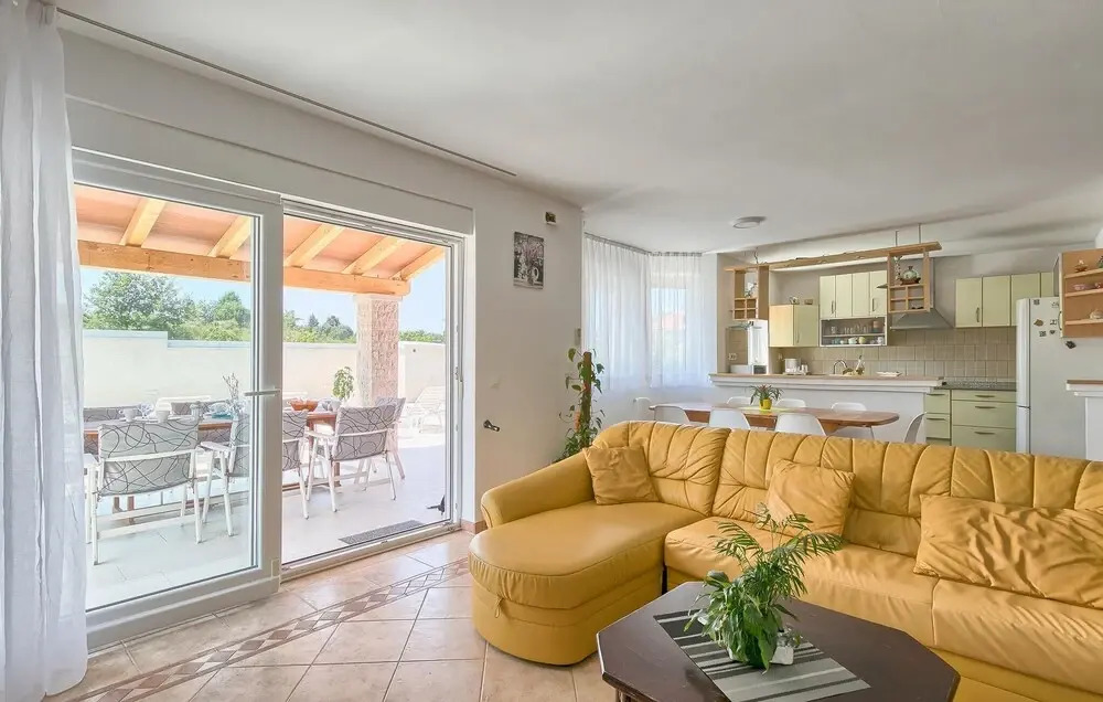 Amazing Home In Stinjan
