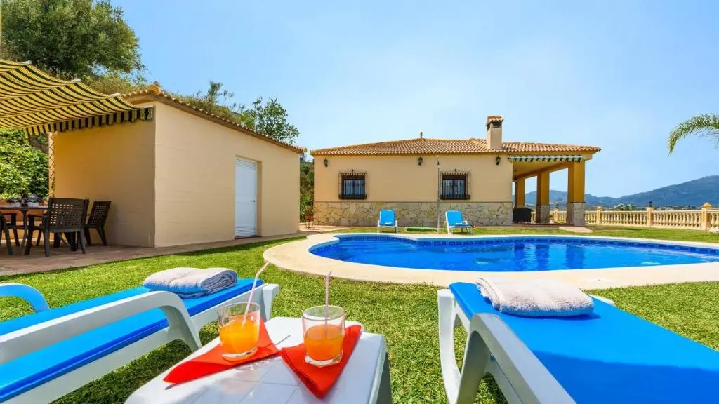 Cortijo Angela Viñuela by Ruralidays
