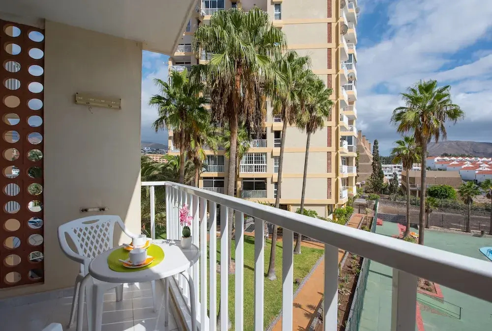 Y2E. Lovely Apartment Pool View! Close To Beach