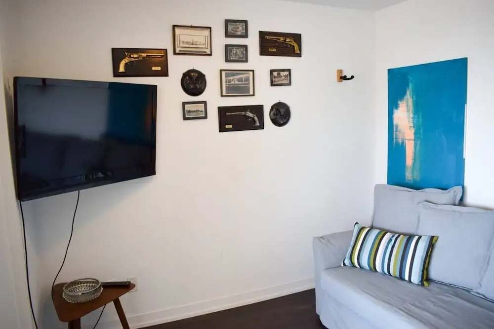 Modern Queen West 2 Bedroom and 2 Bathroom