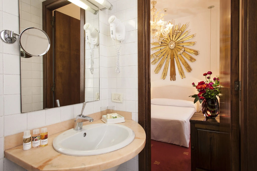 Hotel Columbia