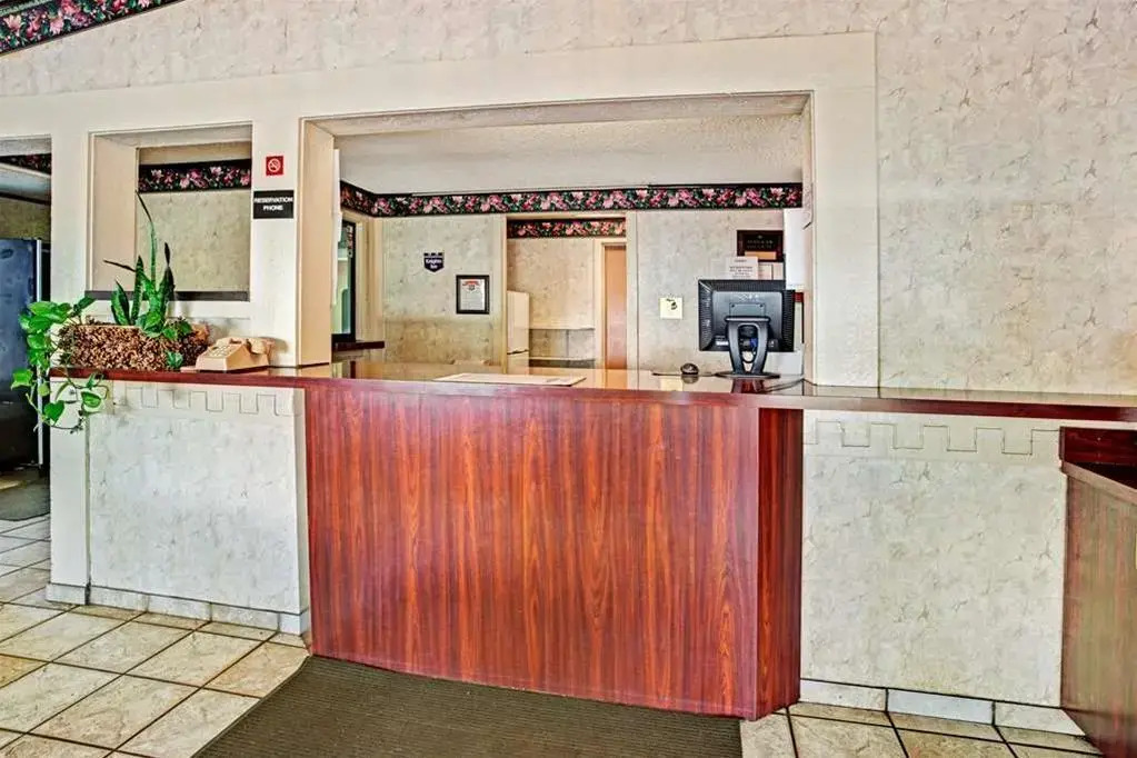 Knights Inn - Monroe