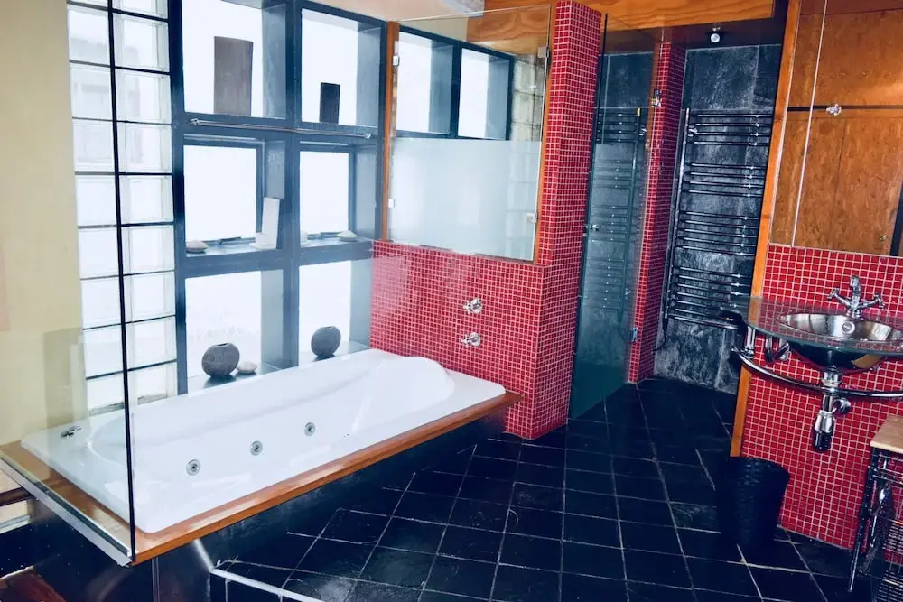 Spacious 1 Bedroom Apartment in Central Business District